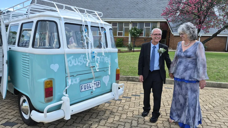 1974 Volkswagen baywindow kombi in Nigel 5
