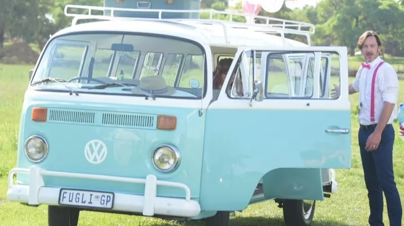 1974 Volkswagen baywindow kombi in Nigel 4