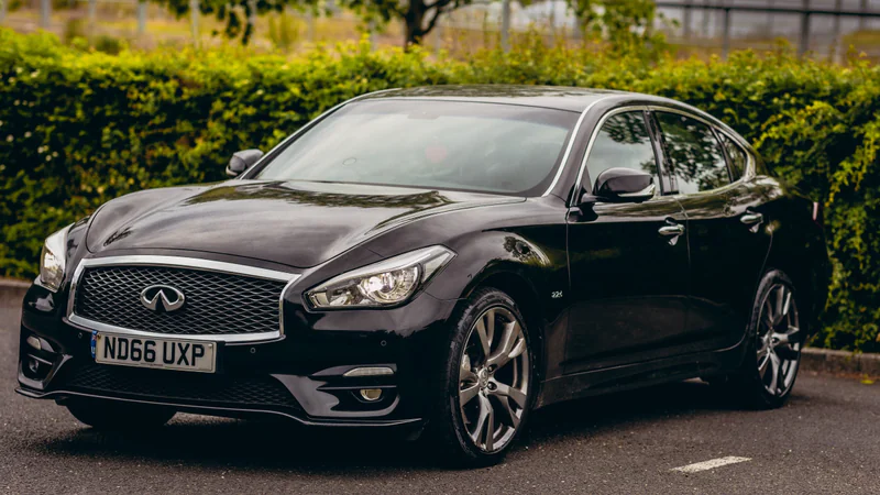 2017 Infiniti Q70 in London 3
