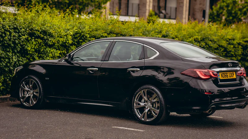 2017 Infiniti Q70 in London 4