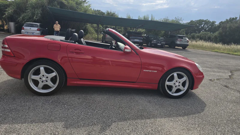 2002 Mercedes-Benz SLK in Rome 3
