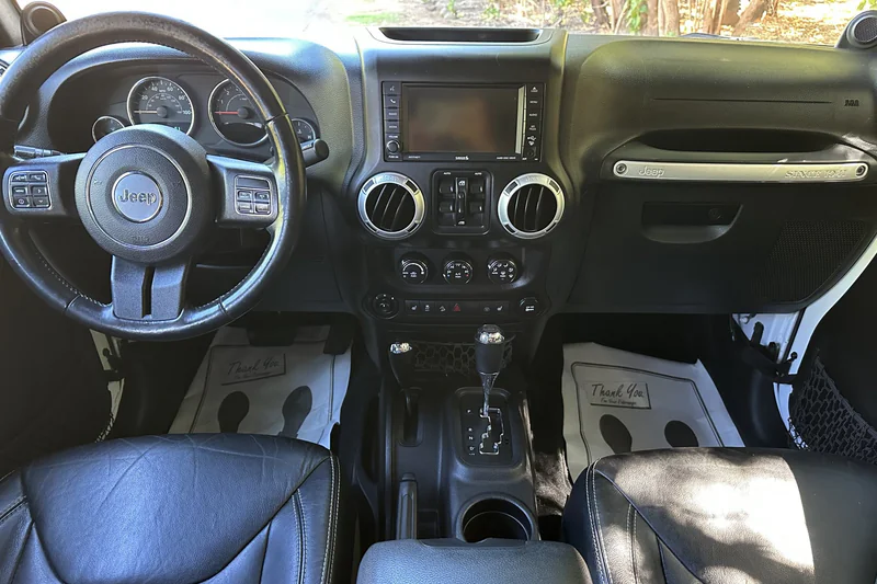 2014 Jeep Wrangler Unlimited Sahara 2