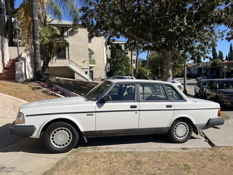 1990 Volvo 240 DL 5