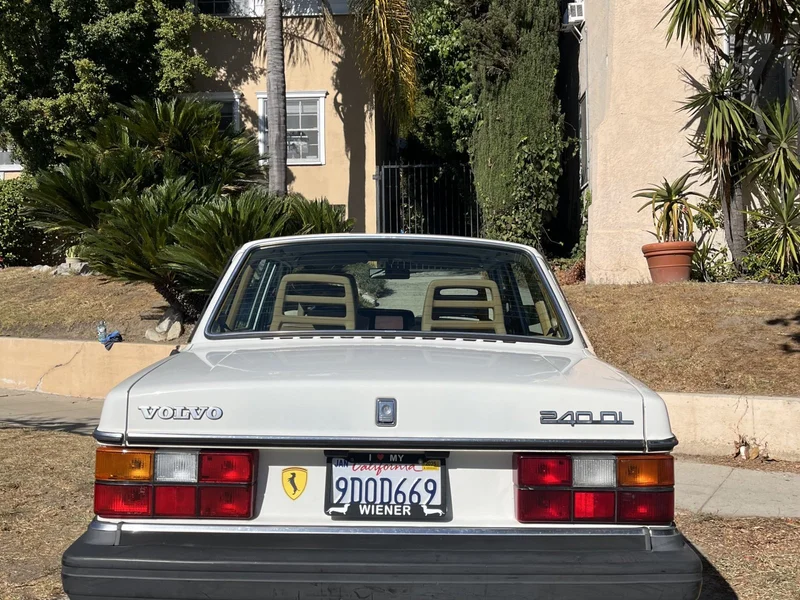 1990 Volvo 240 DL 3