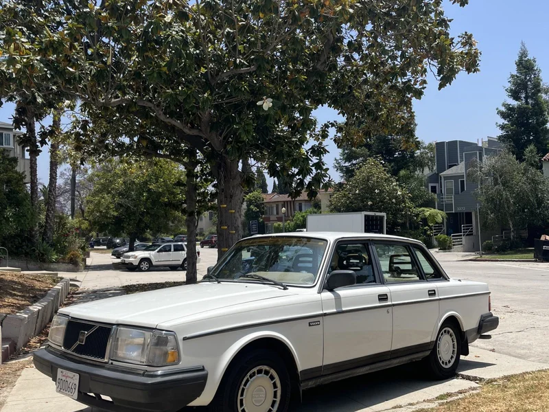 1990 Volvo 240 DL 6