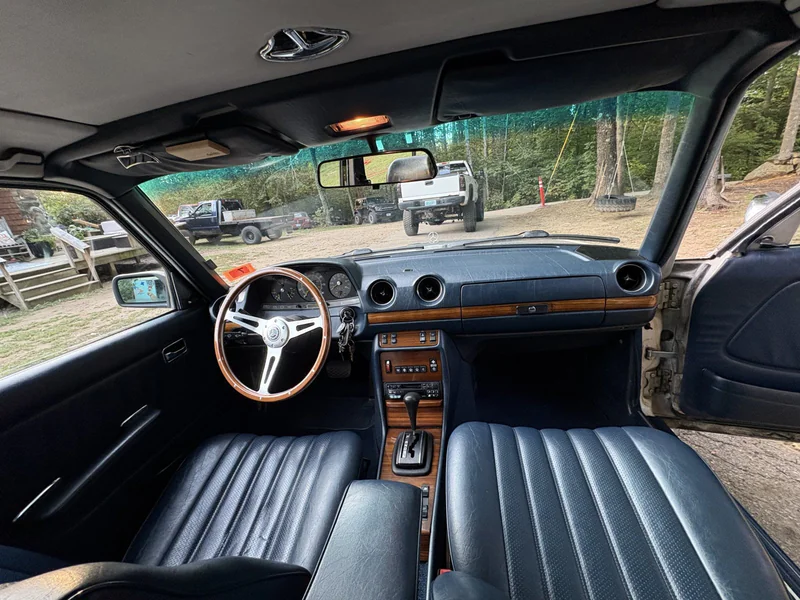 1982 Mercedes-Benz 300 TD Base 2