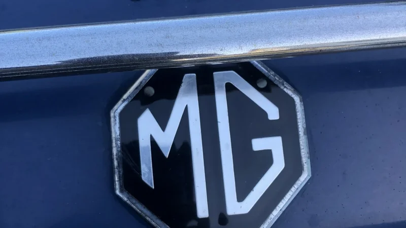1970 MG B Roadster  8