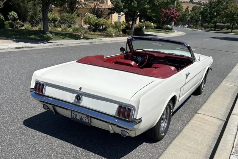 1965 Ford Mustang Base 2