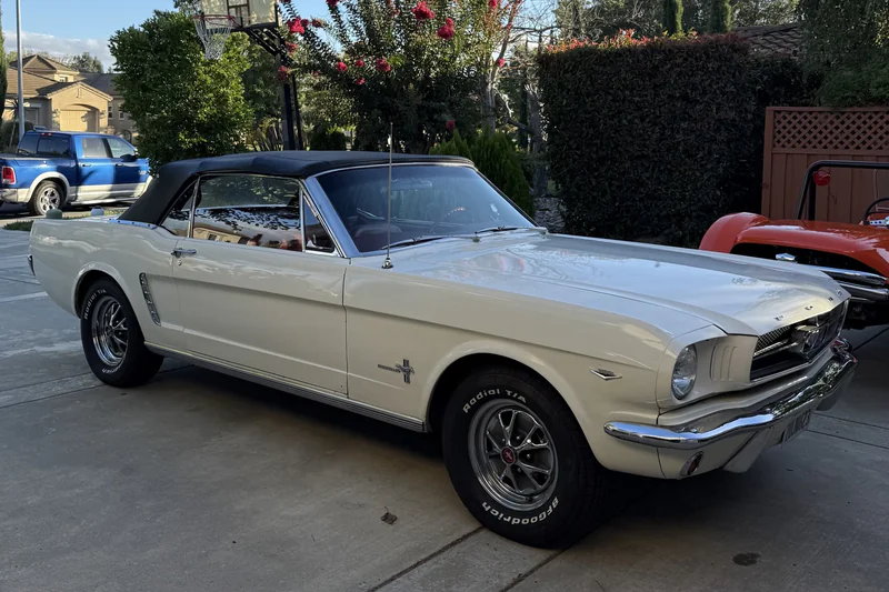 1965 Ford Mustang Base 6