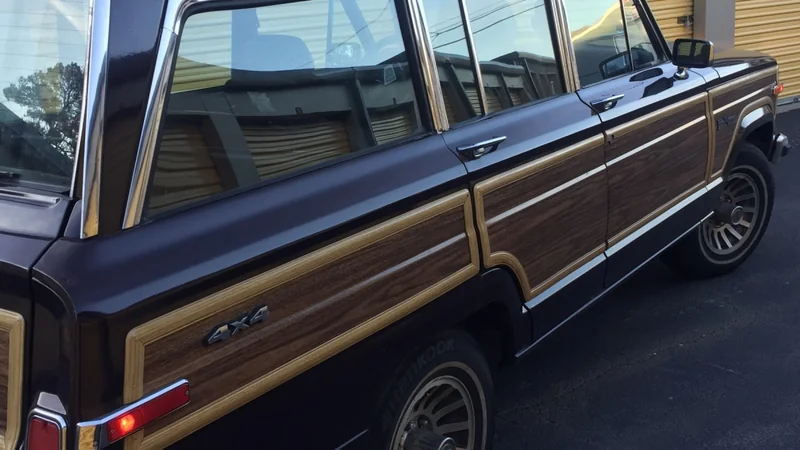 1989 Jeep Grand Wagoneer 3