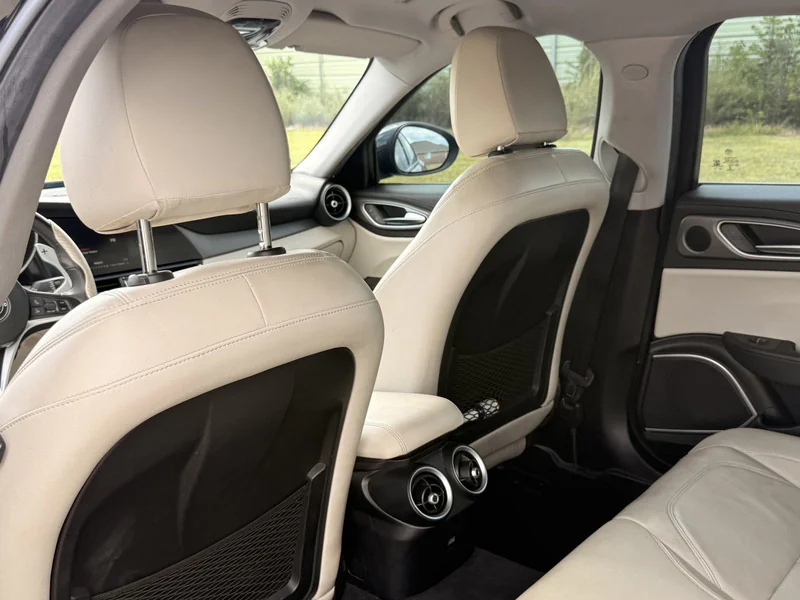 2019 Alfa Romeo Q4 10