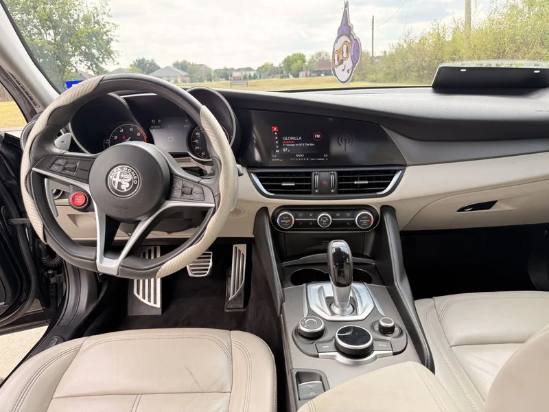 2019 Alfa Romeo Q4 11