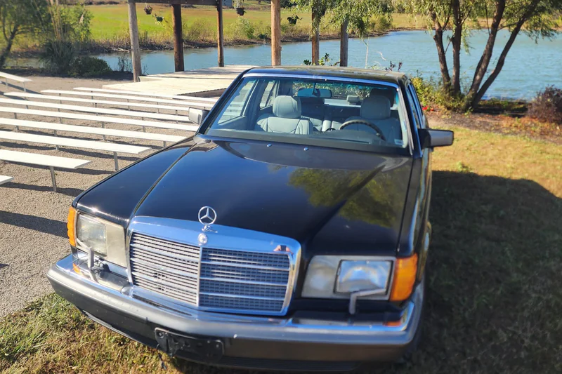 1991 Mercedes-Benz 300SE Base 3