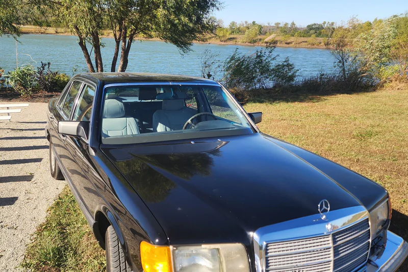 1991 Mercedes-Benz 300SE Base 4