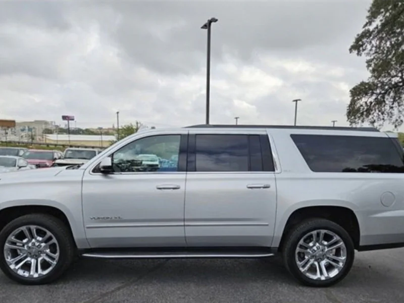 2017 GMC Yukon XL Denali 2