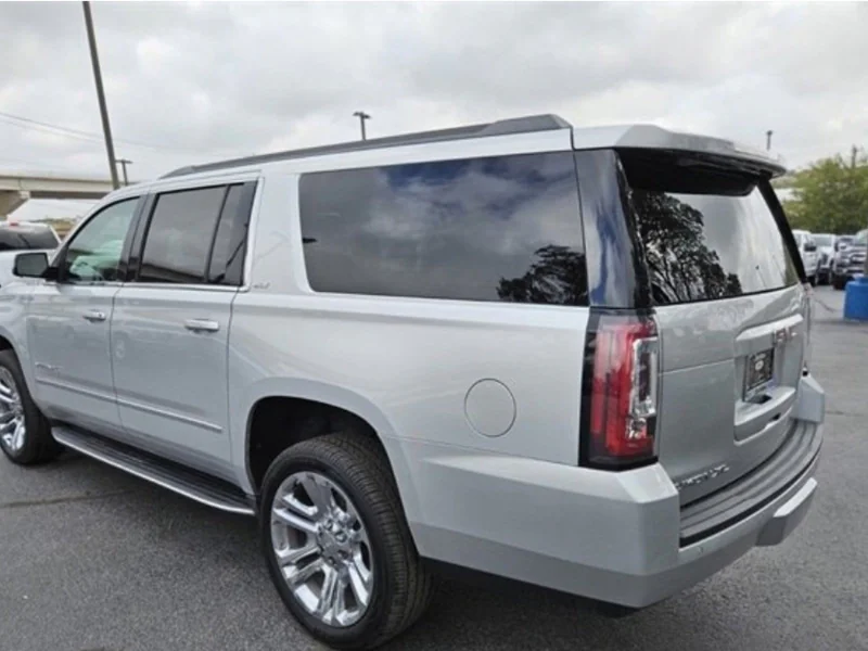 2017 GMC Yukon XL Denali 3