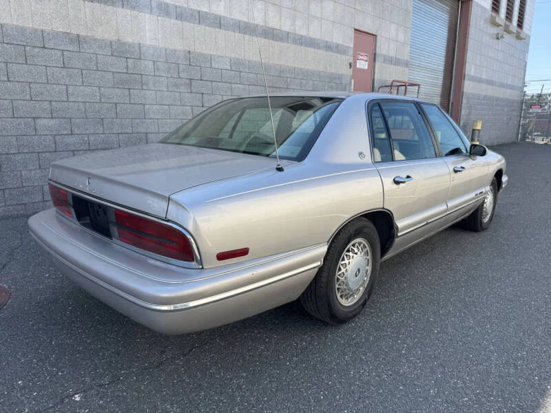 1996 Buick Park Avenue Base 4