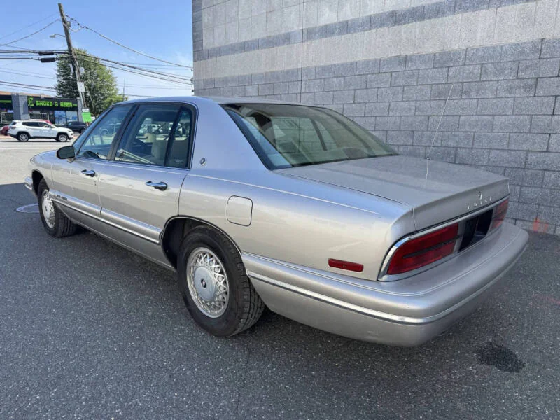 1996 Buick Park Avenue Base 5