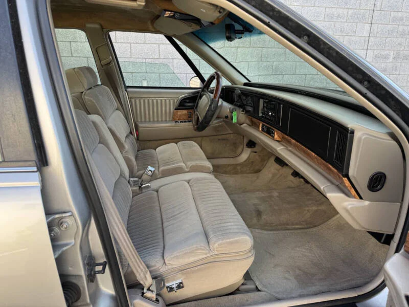 1996 Buick Park Avenue Base 10