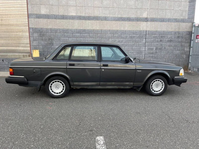 1993 Volvo 240 Base 4