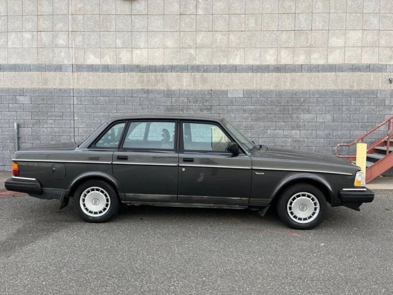 1993 Volvo 240 Base 6