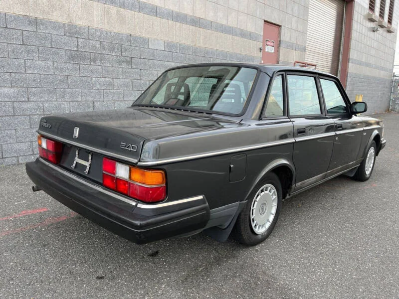 1993 Volvo 240 Base 7