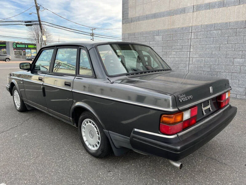 1993 Volvo 240 Base 8