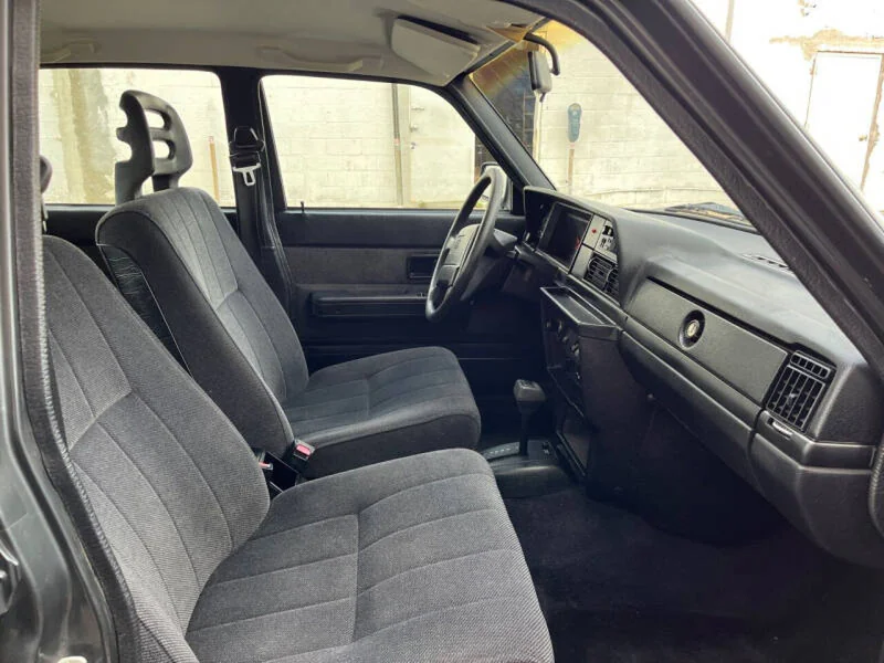 1993 Volvo 240 Base 11