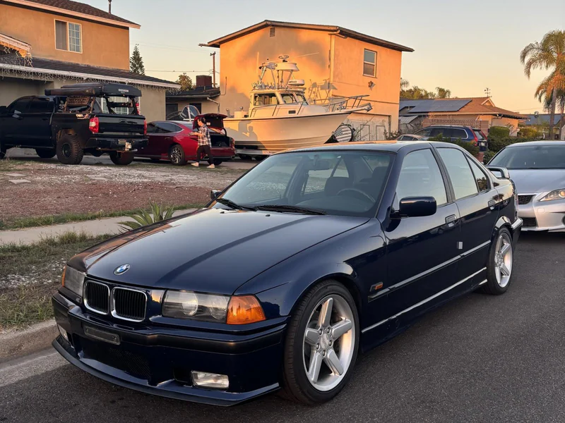 1992 BMW 3 Series (E36) 320i 5