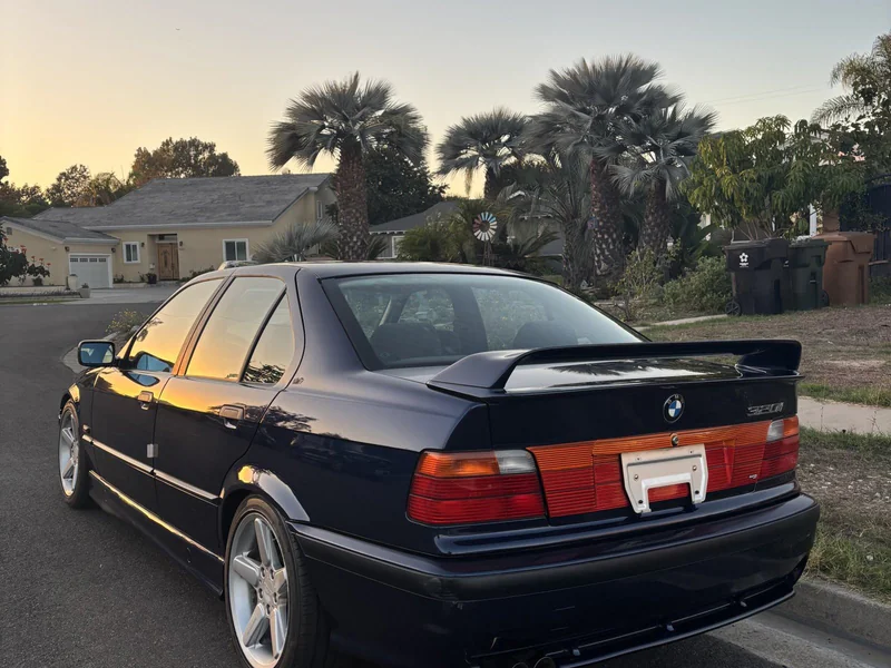 1992 BMW 3 Series (E36) 320i 6