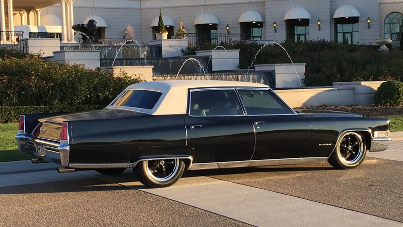 1969 Cadillac Fleetwood Brougham 2