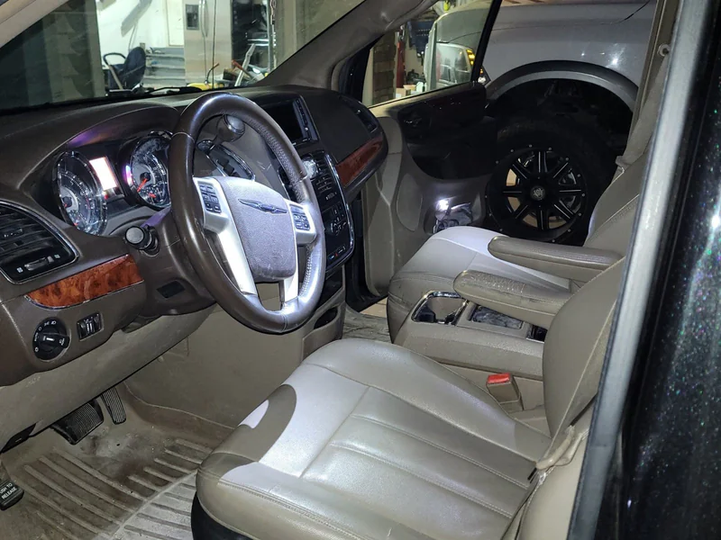 2016 Chrysler Town and Country Touring 3