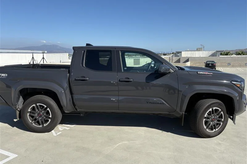 2024 Toyota Tacoma TRD OFF-ROAD 3