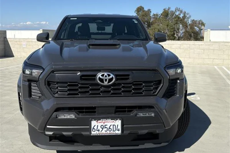 2024 Toyota Tacoma TRD OFF-ROAD 2