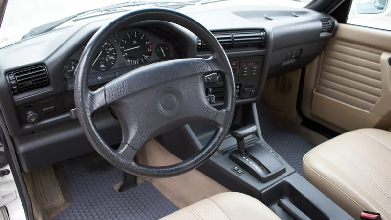 1991 BMW 325i Automatic 4