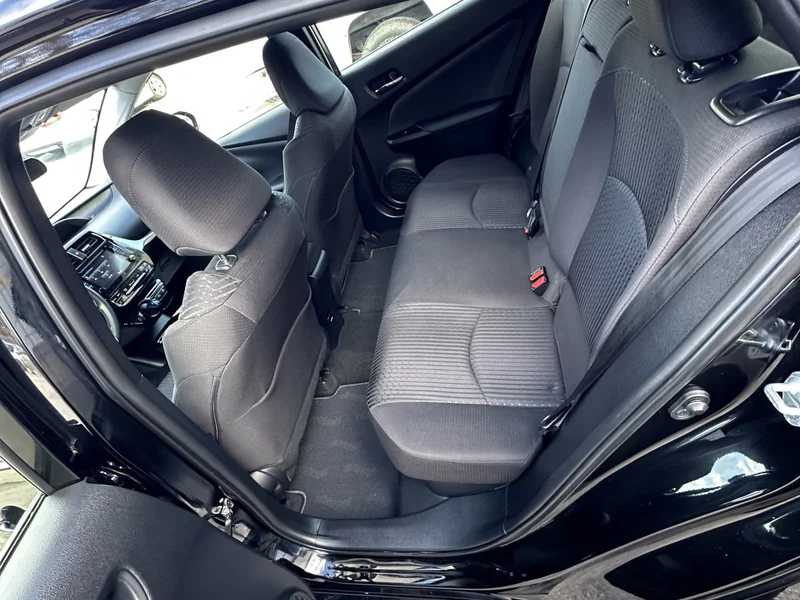 2017 Toyota Prius 3 10