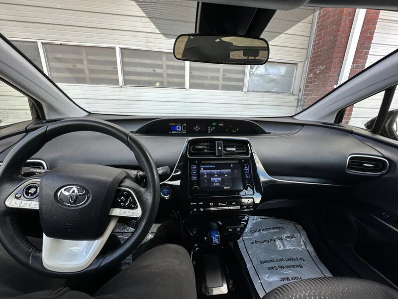 2017 Toyota Prius 3 11