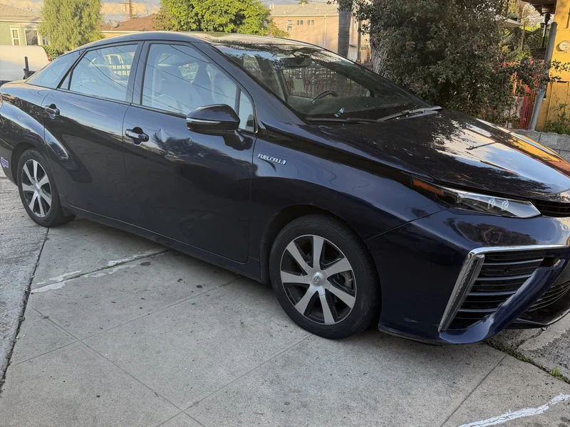 2018 Toyota Mirai base 3