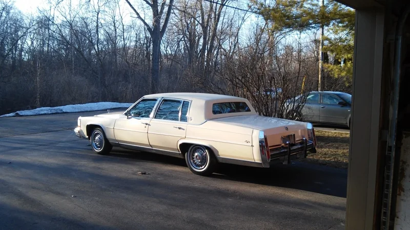 1987 Cadillac Brougham 10