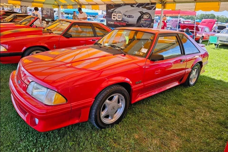 1990 Ford Mustang 5.0 GT 2