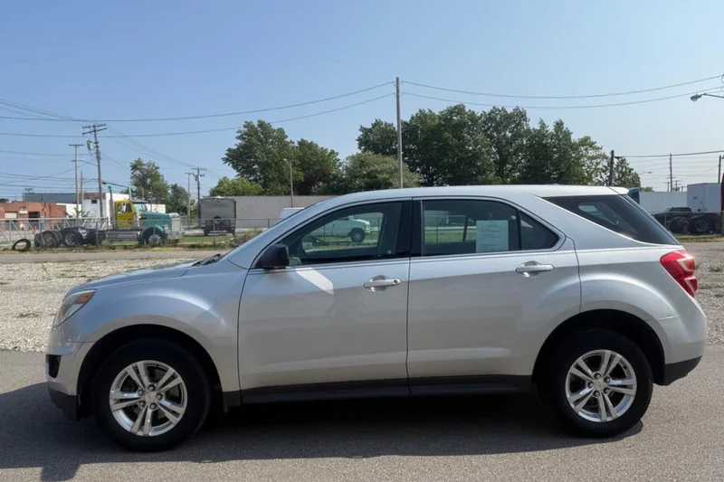 2017 Chevrolet Equinox LS AWD 2