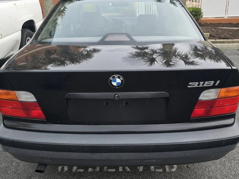 1992 BMW 318i Base 2