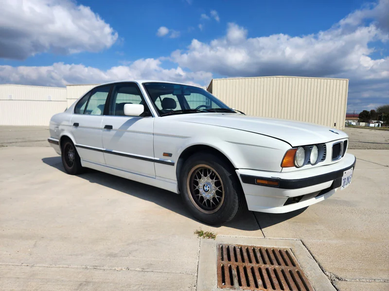 1995 BMW 525i Base 2