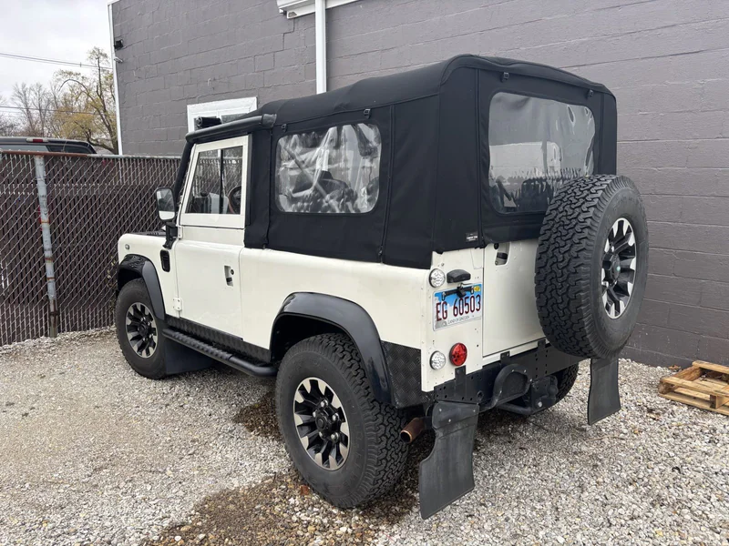 1990 Land Rover Defender 90 Base 2
