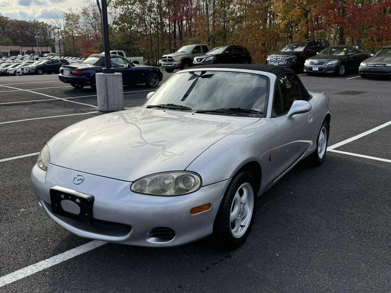 2000 Mazda MX-5 Miata Base 2