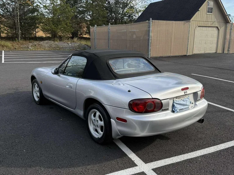 2000 Mazda MX-5 Miata Base 6
