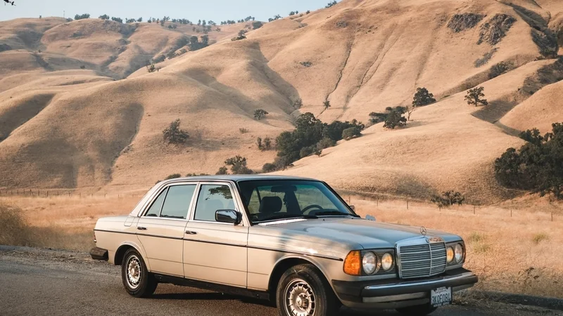 1985 Mercedes-Benz 300D Turbo Sedan 2