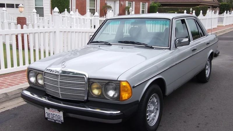 1985 Mercedes-Benz 300D Turbo Sedan 6