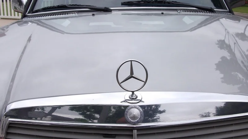 1985 Mercedes-Benz 300D Turbo Sedan 7