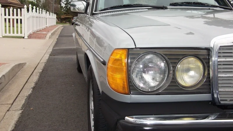 1985 Mercedes-Benz 300D Turbo Sedan 8
